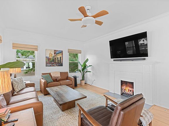 3rd image of 207 Croft St