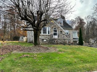 91 Pricetown Rd, Fleetwood, PA 19522