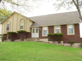 915 SW 17th St, Blue Springs, MO 64015