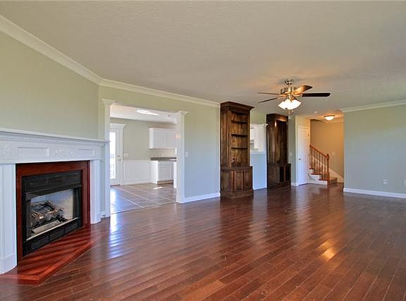 4th image of 3380 Bell St