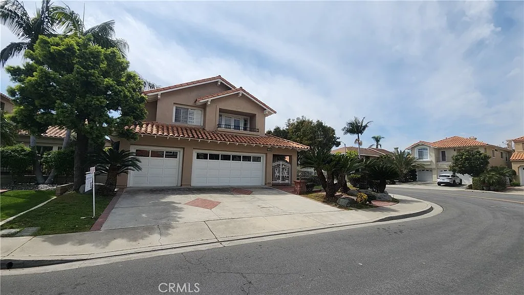 4 bed, 4.5 bath, 3245 sqft, $6,250 — Photo 2
