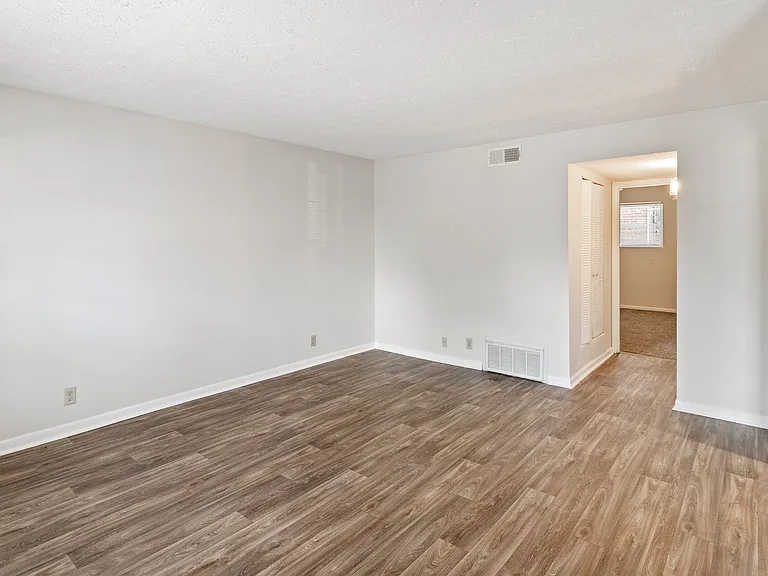 1870 Frankfort Ave #11 — Photo 2