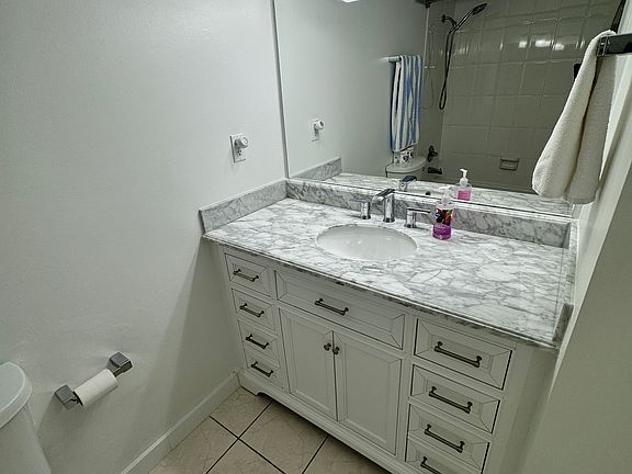 5th image of 2899 Collins Ave APT 604
