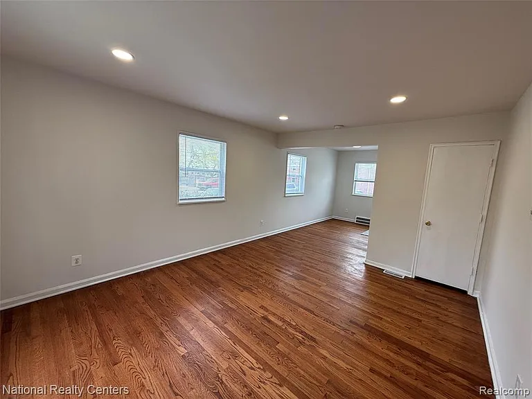 3264 Coolidge Hwy — Photo 9