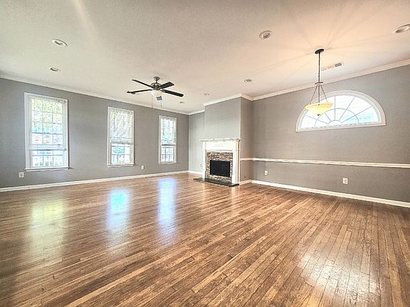 4th image of 745 Gardenside Cir SE