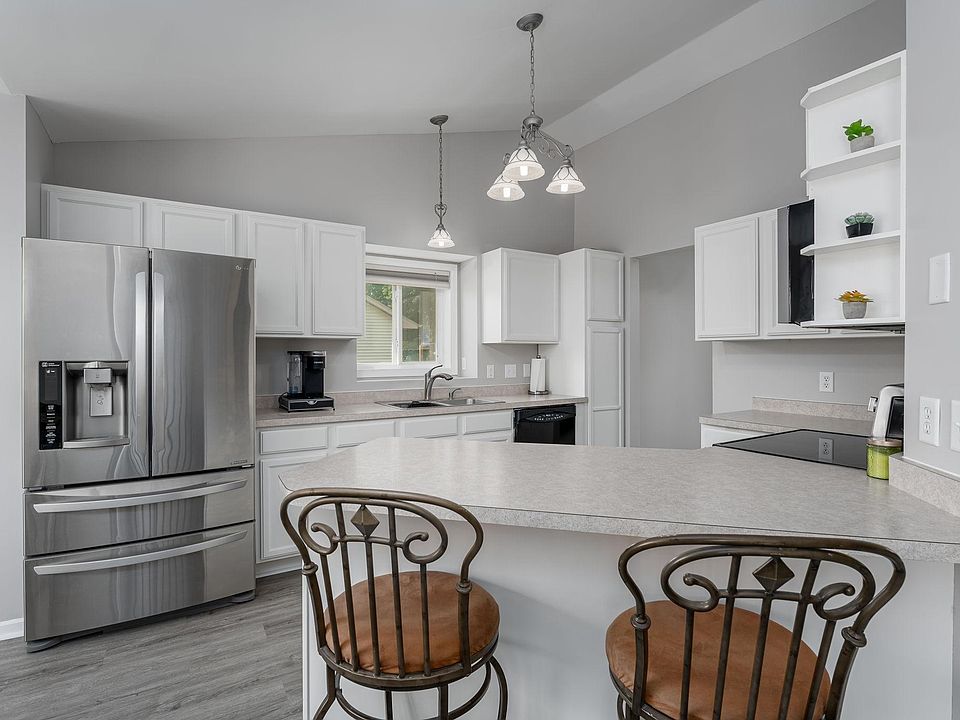 1st image of 3304 White Oaks Ln