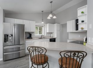 3304 White Oaks Ln, Woodbury, MN 55125