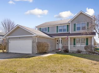 2 Crofton Ct, Lake In The Hills, IL 60156
