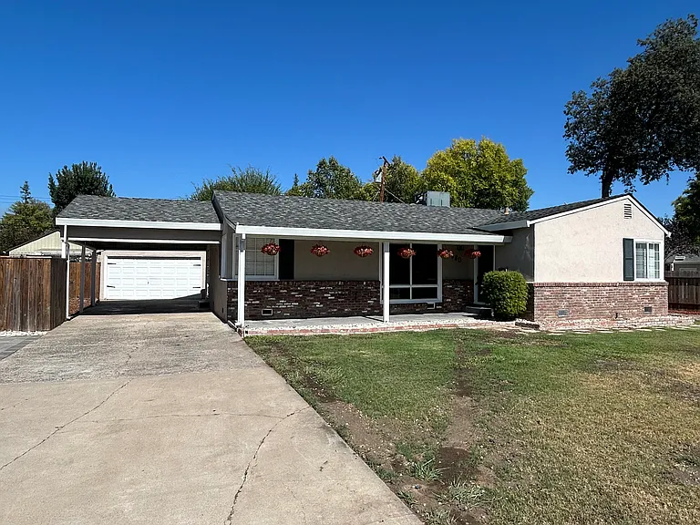 680 El Encino Way — Photo 1
