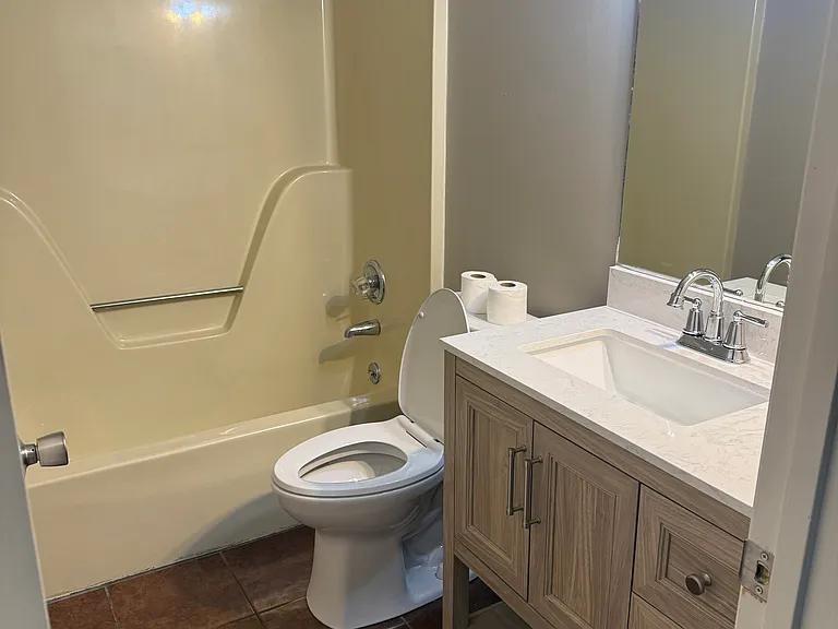 2530 Vance Dr NW #B — Photo 9