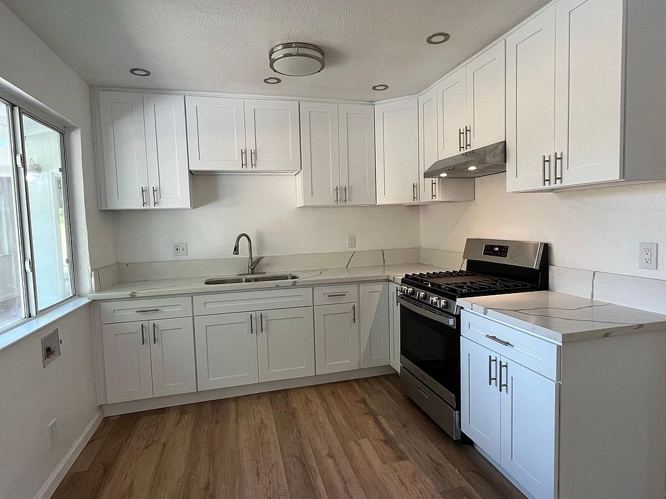 Washer and dryer hook ups in Kitchen, Stainless steel Appliances. Refrigerator comes in today !