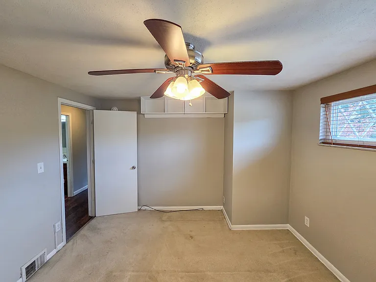 151 Mahoning Dr — Photo 23