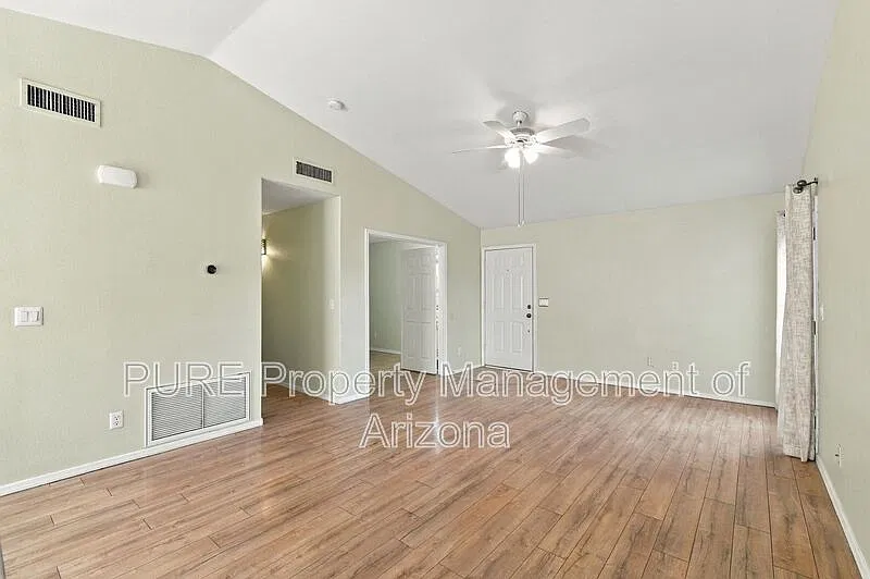 3 bed, 2.0 bath, 1283 sqft, $2,099 — Photo 4