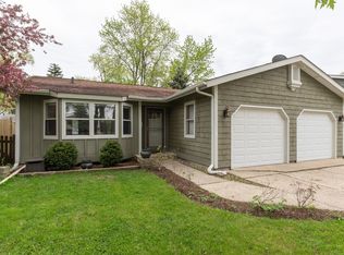 127 W Hawthorne Blvd, Mundelein, IL