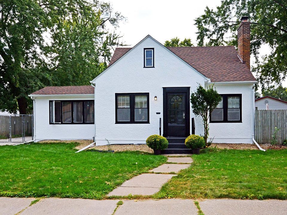 1st image of 1970 5th St E