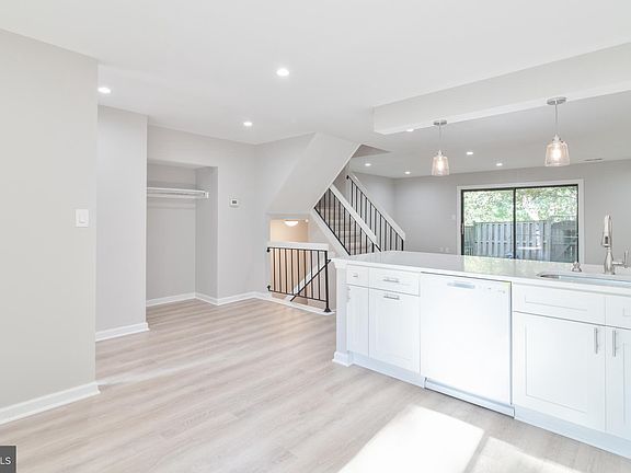 5th image of 8748 Ridge Hollow Ct