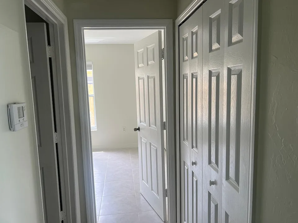 528 NE 24th Pl