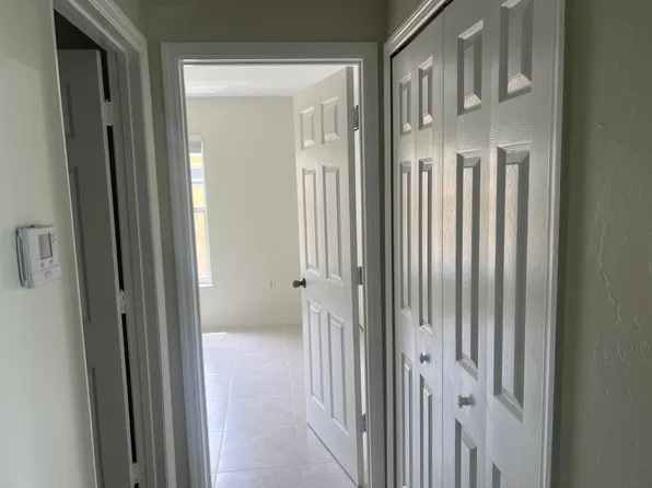 528 NE 24th Pl, Cape Coral, FL 33909