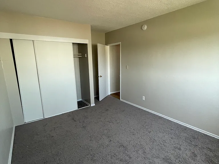 2348 W 21st St #7 — Photo 8