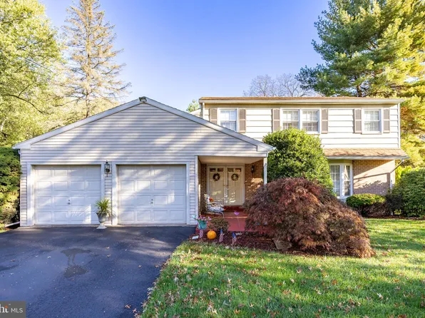 1025 Darby Ct, Pottstown, PA 19465