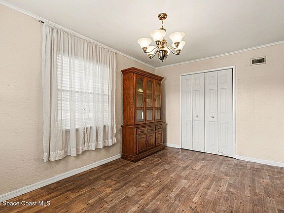 4th image of 1845 Cowan Dr