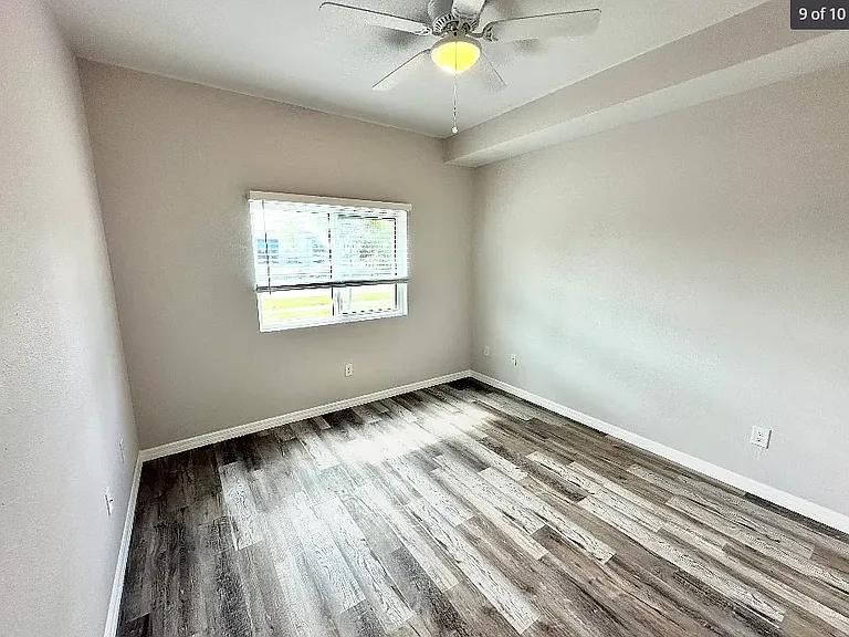 Royal Palms Apartments — Photo 7