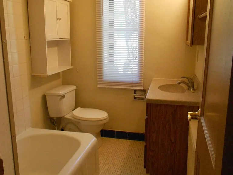 905 Kilian Blvd SE — Photo 13