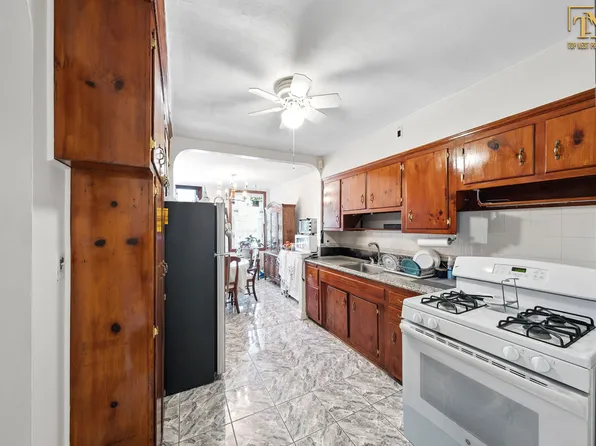 1226 East 51st Street image 17 of 29