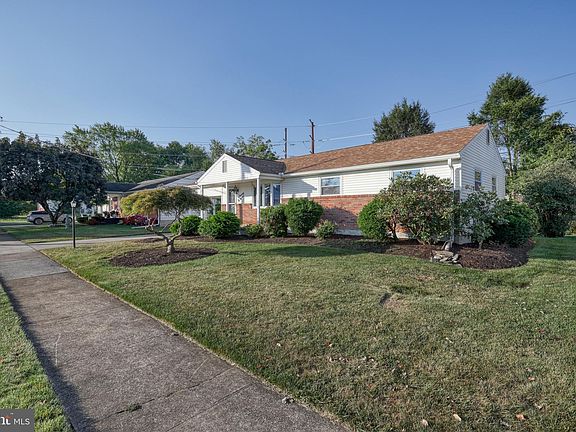 4th image of 77 Kensington Dr