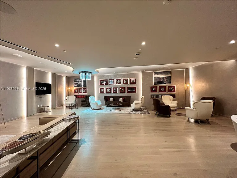 1000 Brickell Plz — Photo 20