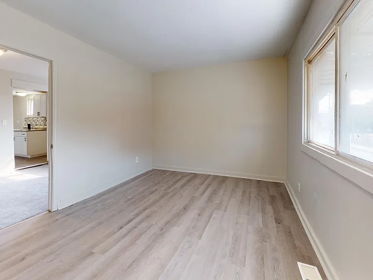 6904 Lorain Ave — Photo 17