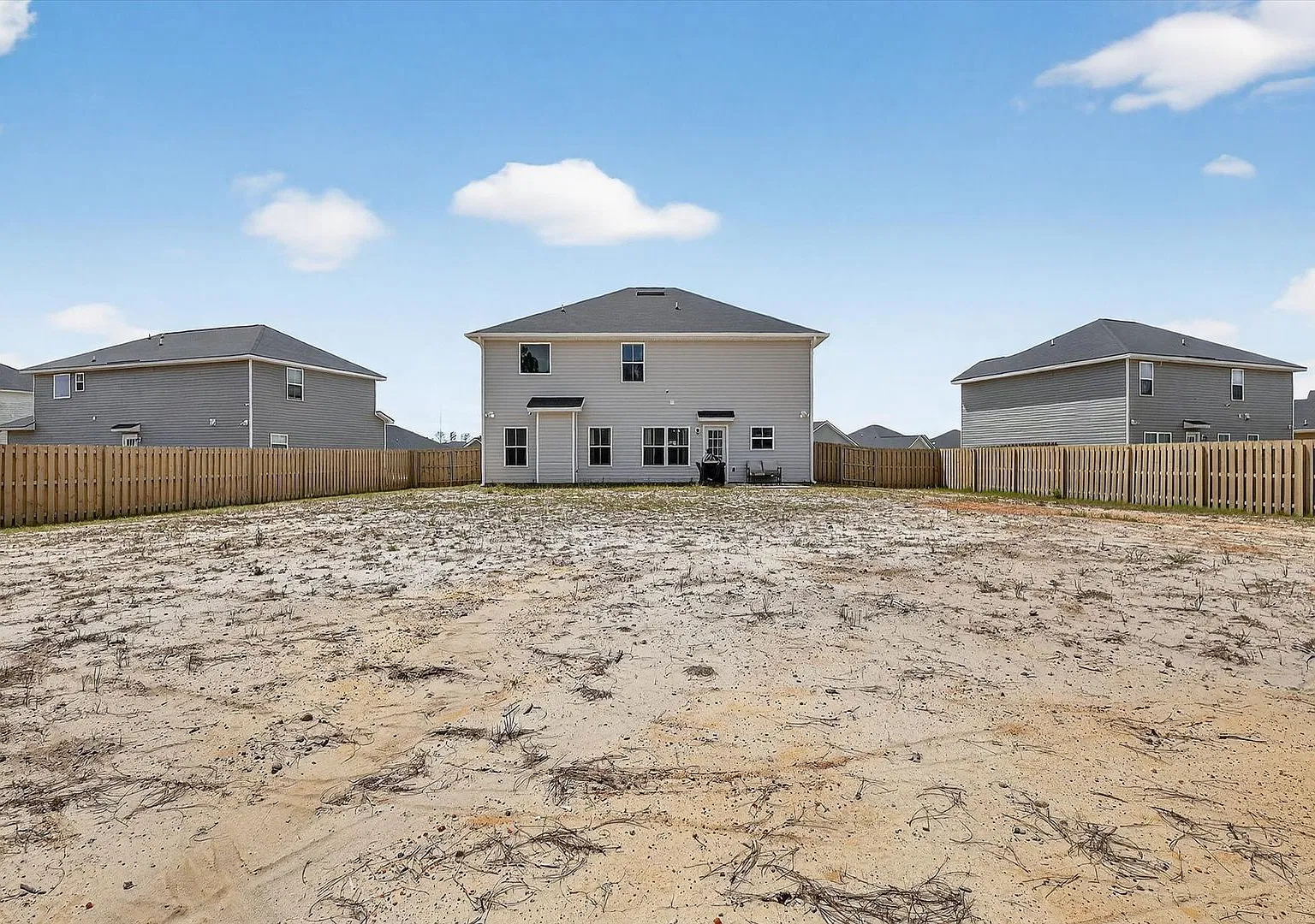 Comfortable & Spacious 4BR/2.5 BA Home!! — Photo 2