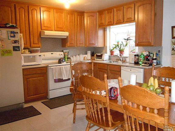 4th image of 266 Evelyn Cir