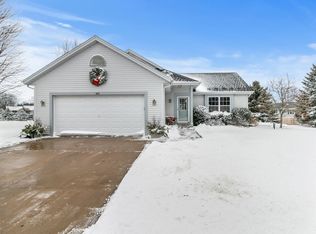 656 N 7th St, Oostburg, WI 53070