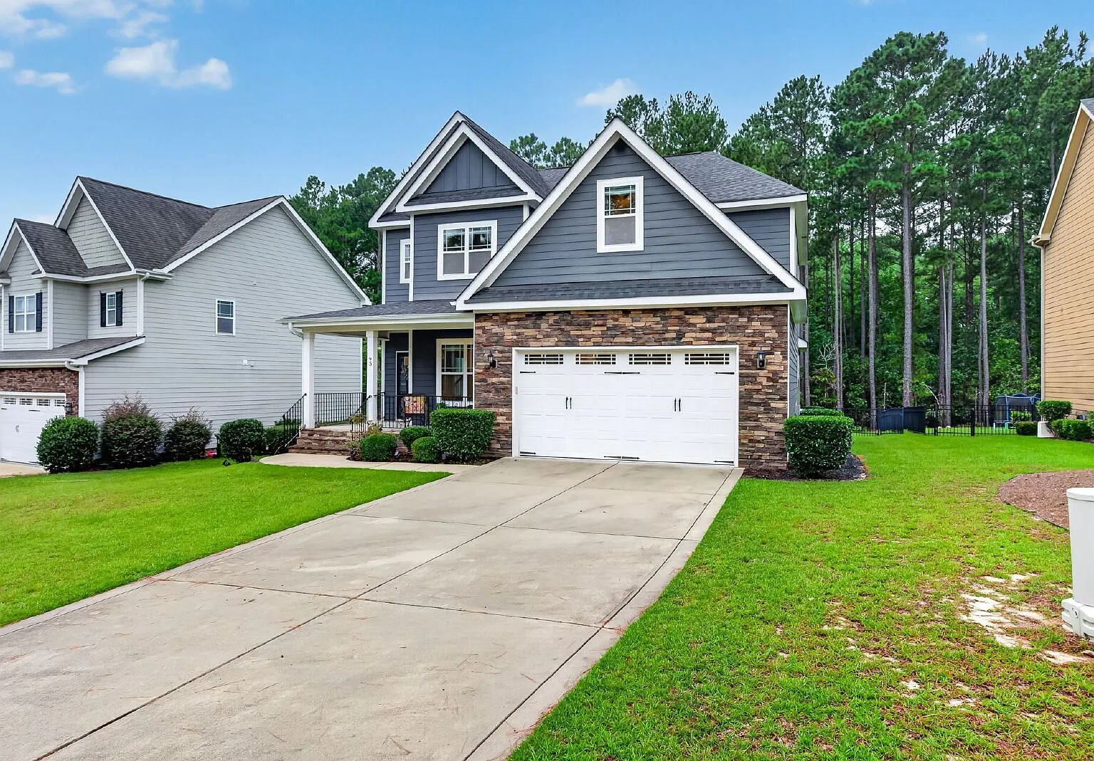 4 bed, 2.5 bath, 2840 sqft, $2,300 — Photo 3