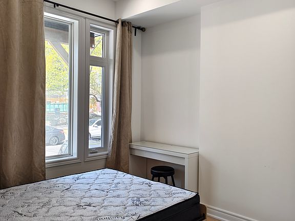 4th image of 65 Sussex Ave