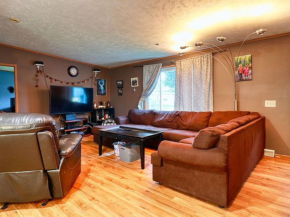 5th image of 216 Erie Ave