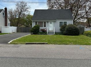 221 36th St, Lindenhurst, NY 11757
