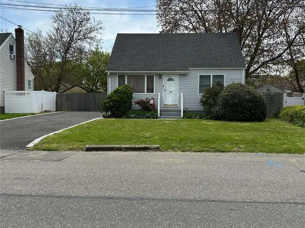 221 36th Street, Lindenhurst, NY 11757