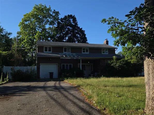 411 Clay Pitts Rd, East Northport, NY 11731