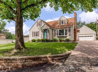 135 E Court Manor Pl, Decatur, IL 62522