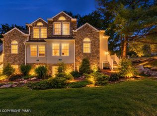 12 Beachwood Ct, Lake Harmony, PA 18624