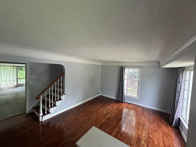 1909 Welch Blvd — Photo 2