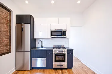 Rented by R New York