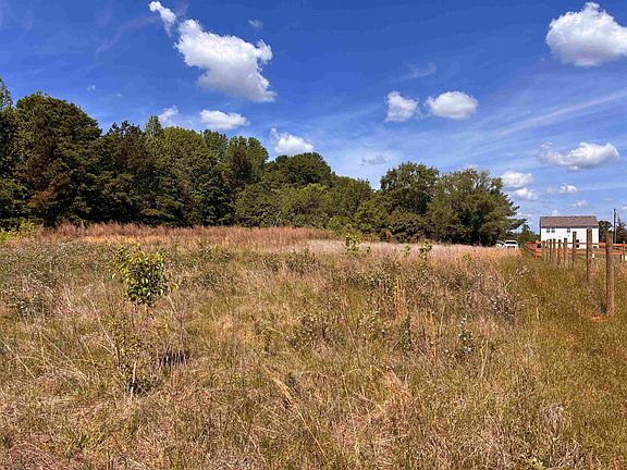 4th image of 617 Potter Rd