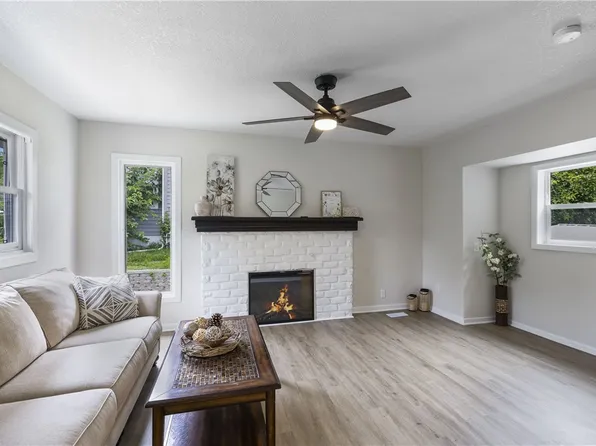 933 Virginia Ave, Des Moines, IA 50315