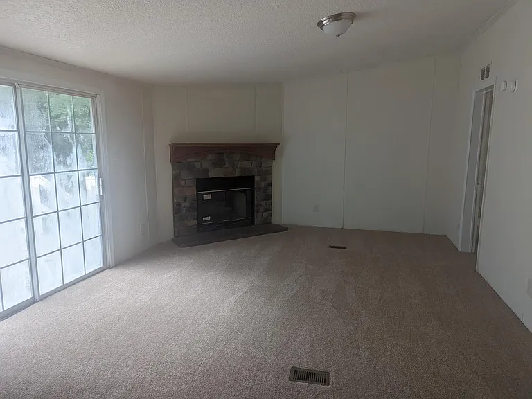 2304 Bell Ave — Photo 6