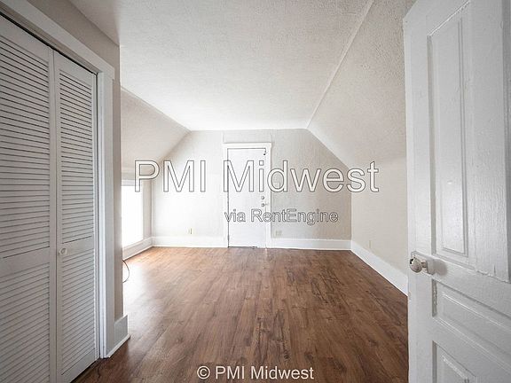 4th image of 831.5 S Webster St