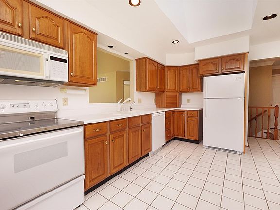 5th image of 5081 Bristol Ct