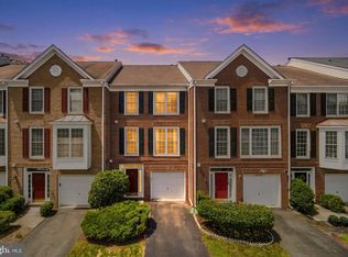 25251 Dunvegan Sq, Chantilly, VA 20152